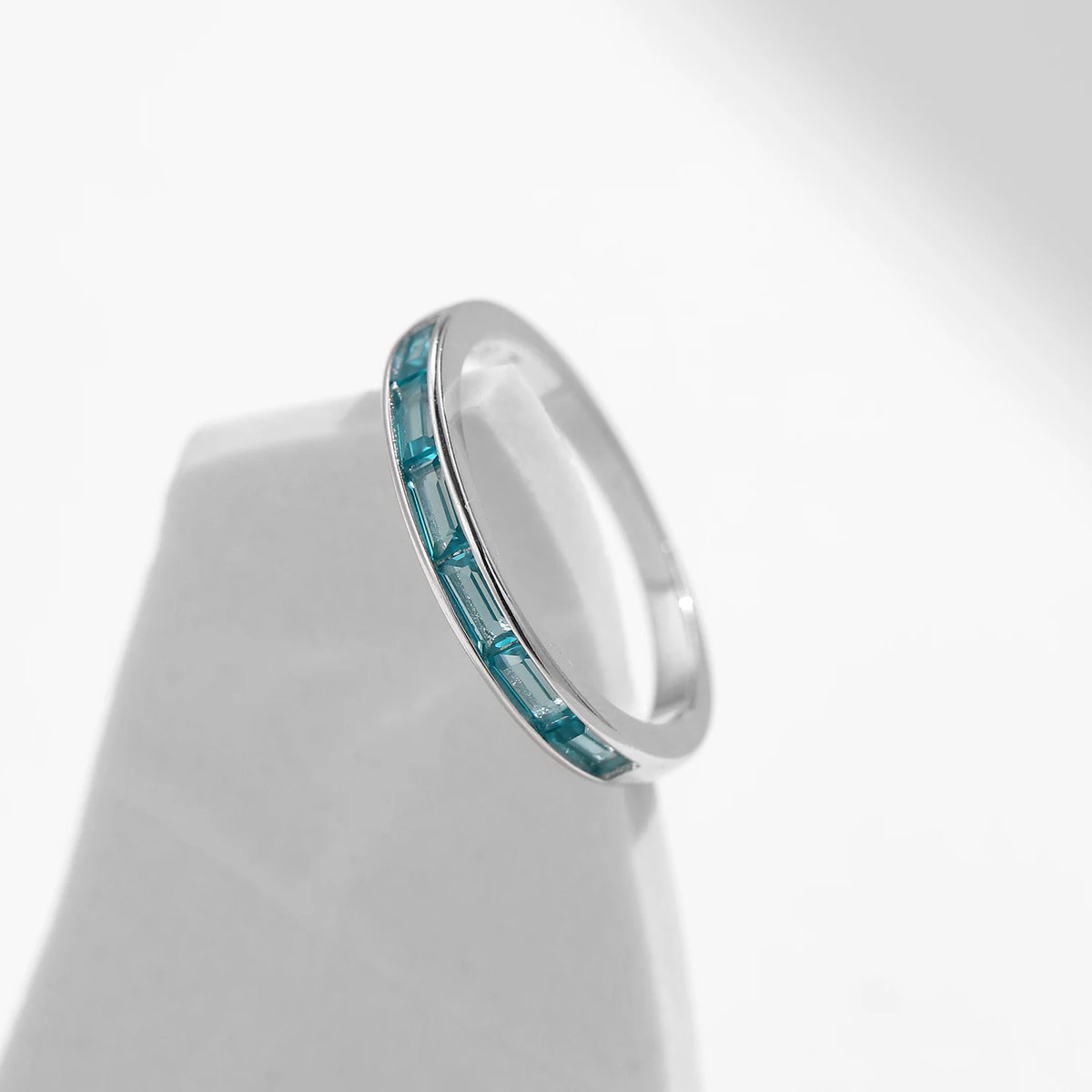 925 Sterling Silver Green Emerald Cute Zirconia Eternity Finger Ring For Women Statement Fine Jewelry