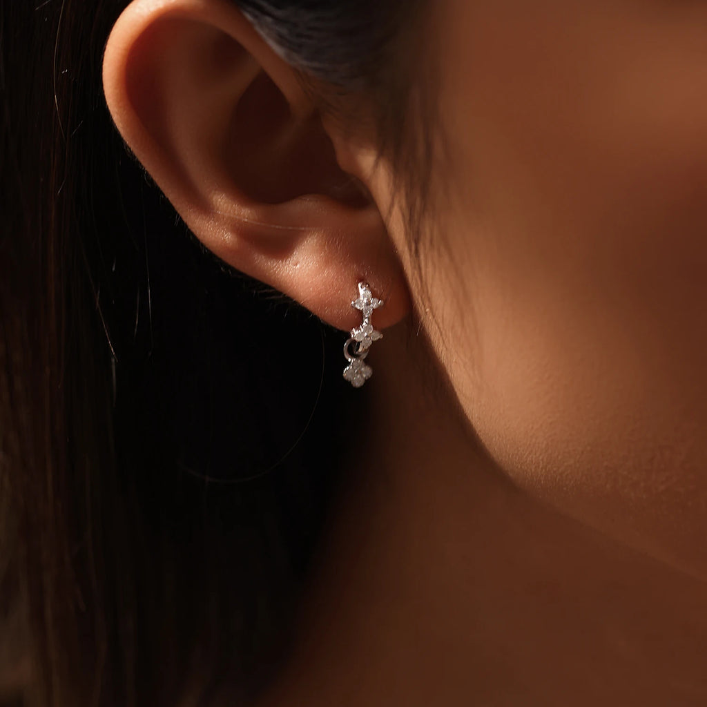 Dazzling Moissanite Ear Buckle 925 Sterling Silver Four Leaf Clover Swing Lab Diamond Hoop Earrings For Women Jewelry