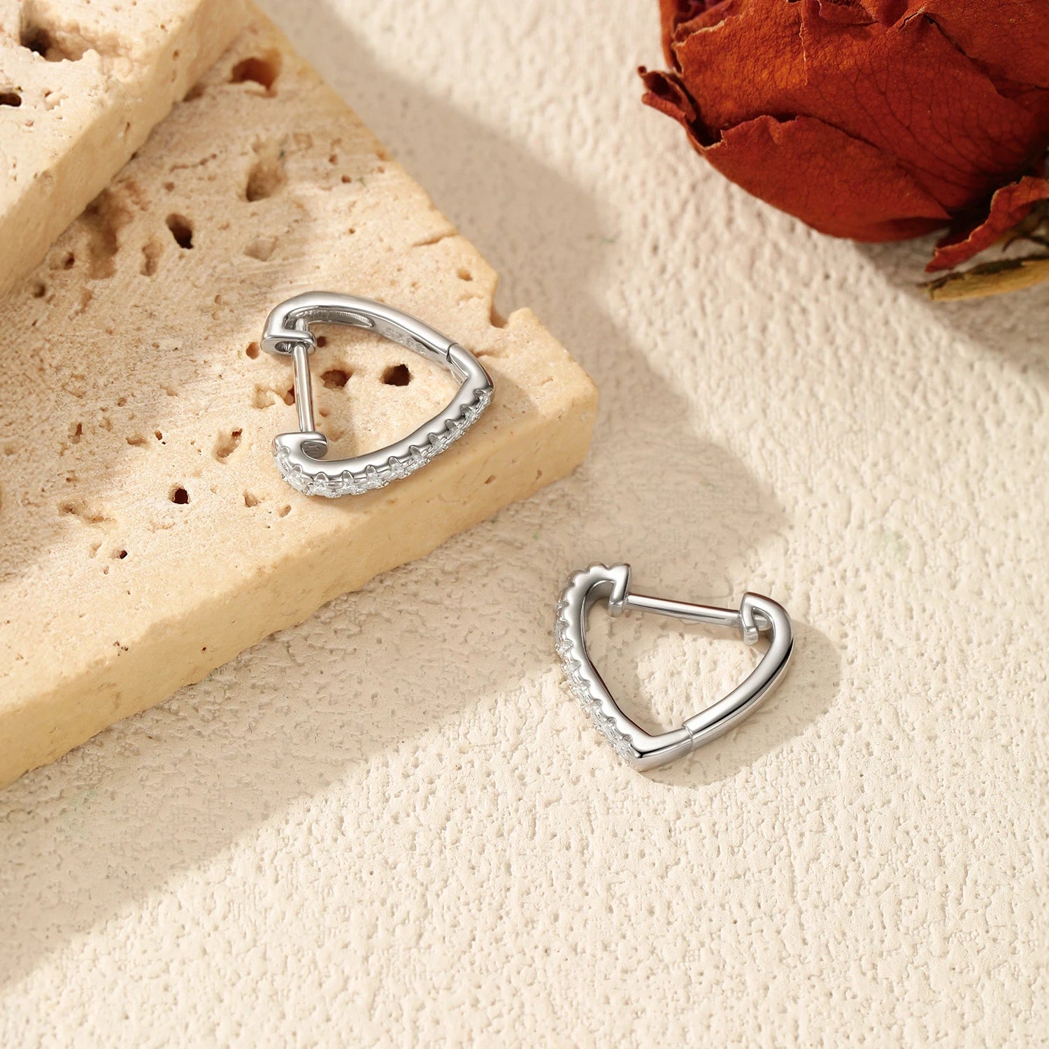 925 Sterling Silver Romantic Heart Design Ear Buckle D Color Moissanite Hoop Earrings For Women Dating Fine Jewelry